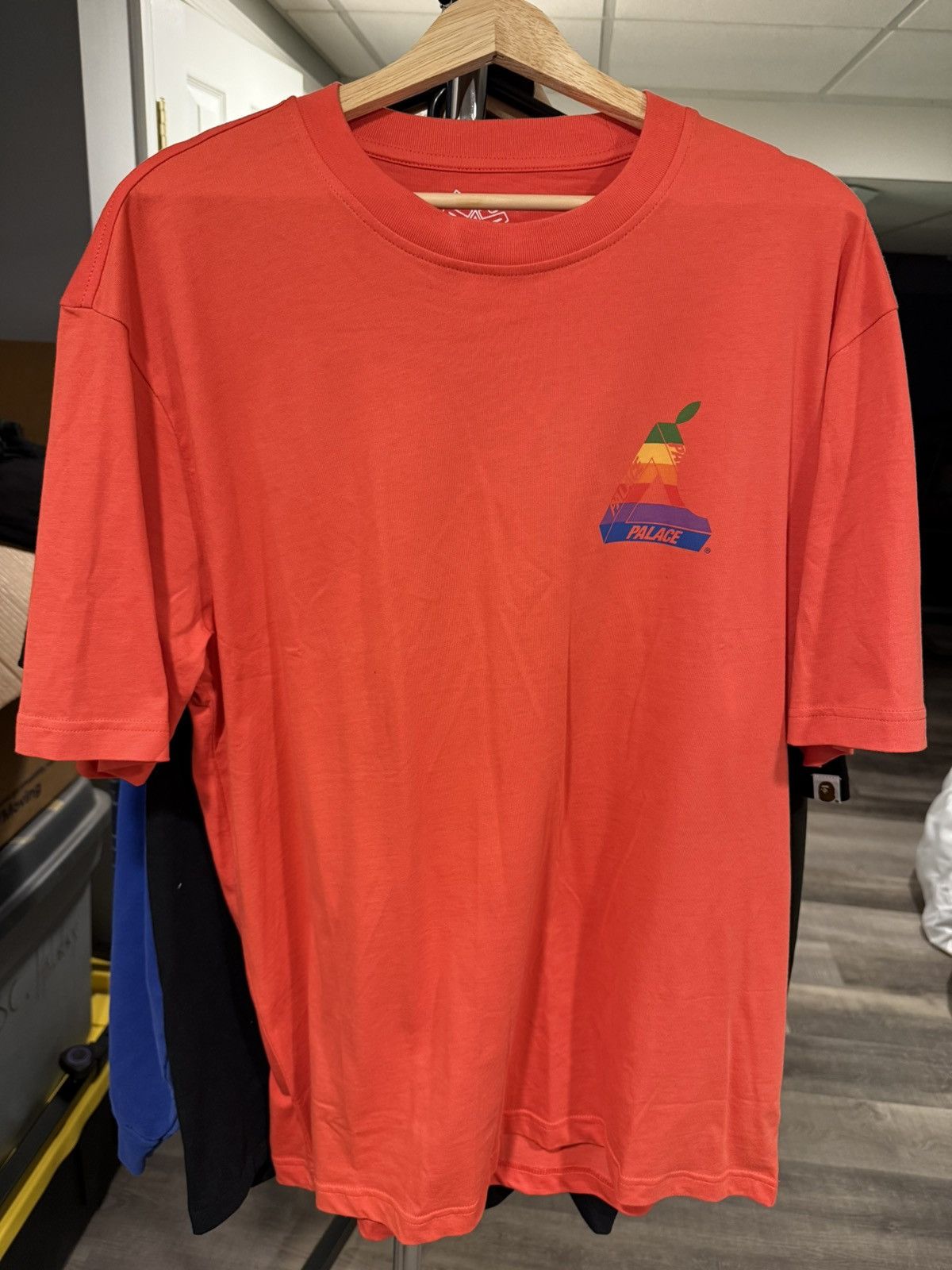 Palace Palace Apple Tri-Ferg T-Shirt XL Pink Size US XL / EU 56 / 4 - 1 Thumbnail