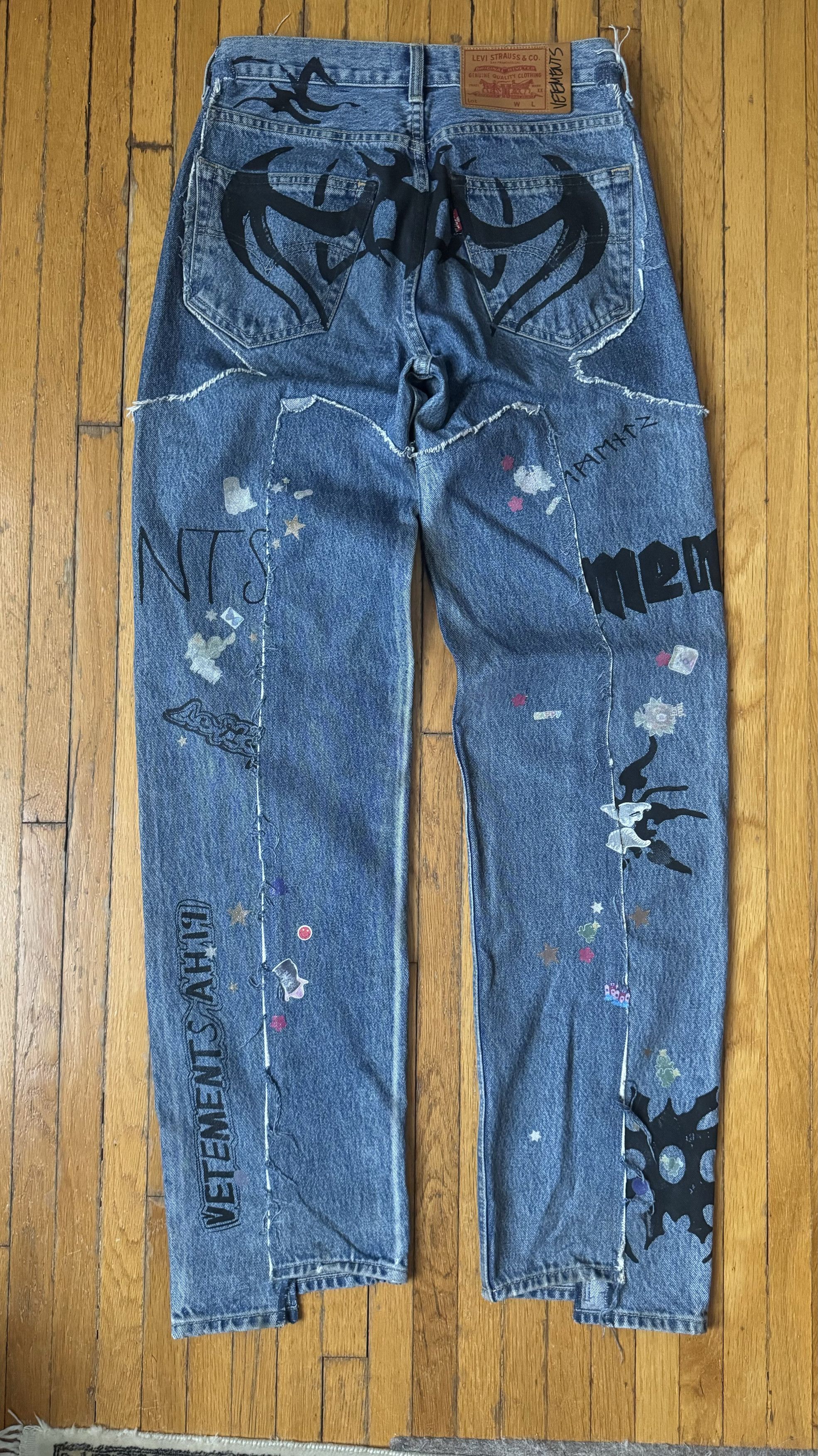 Levi's × Vetements Vetements Levi Tribal Sticker Jeans Size US 29 - 2 Thumbnail