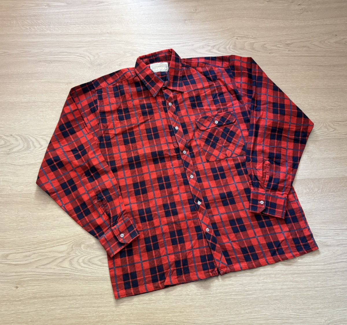 Vintage Vintage 90’s Highlander Flannell Flannel USA Red Shirt Size US XL / EU 56 / 4 - 1 Thumbnail