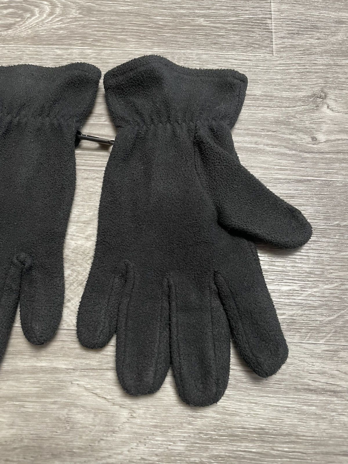 Nike Vintage Nike Black Fleece Swoosh Logo Gloves Y2K Size ONE SIZE - 9 Thumbnail