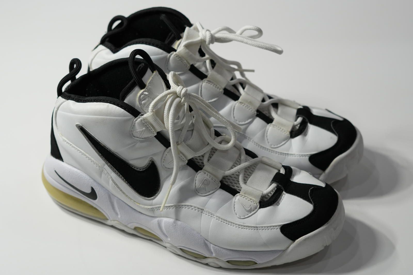 Nike Nike Sneaker Men's 10 White Black 2002 Uptempo 624011 101 Size US 10 / EU 43 - 1 Thumbnail