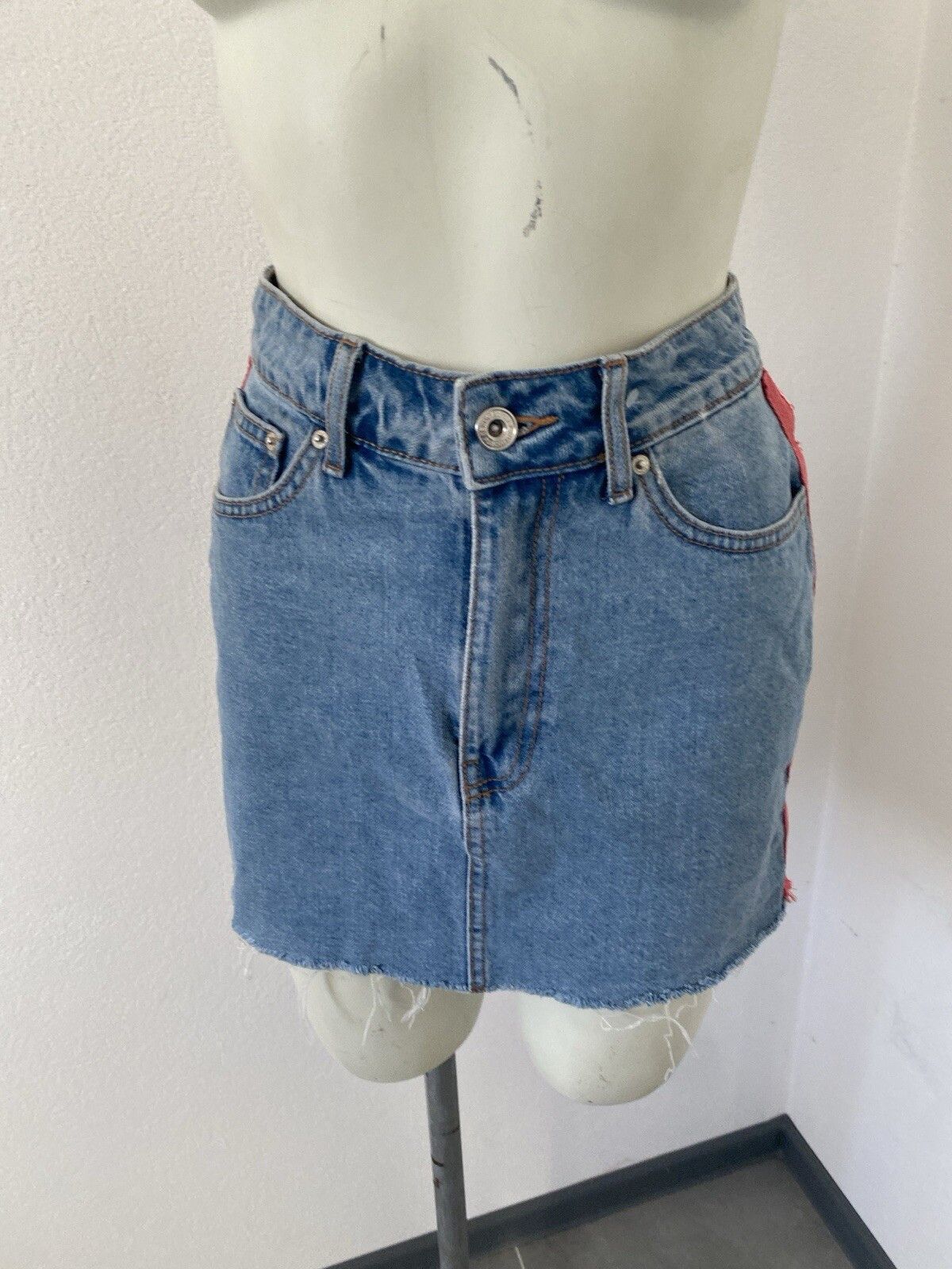Other Zara Mini Denim Skirt Distressed Size M Blue I25 Size 32" / US 10 / IT 46 - 2 Thumbnail