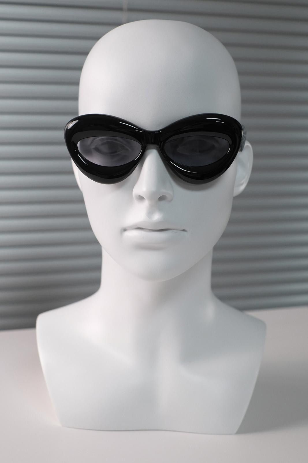 Other Y2k Vtg Futuristic Cat Eye Black Bold Sunglasses Unisex OS Size ONE SIZE - 7 Thumbnail