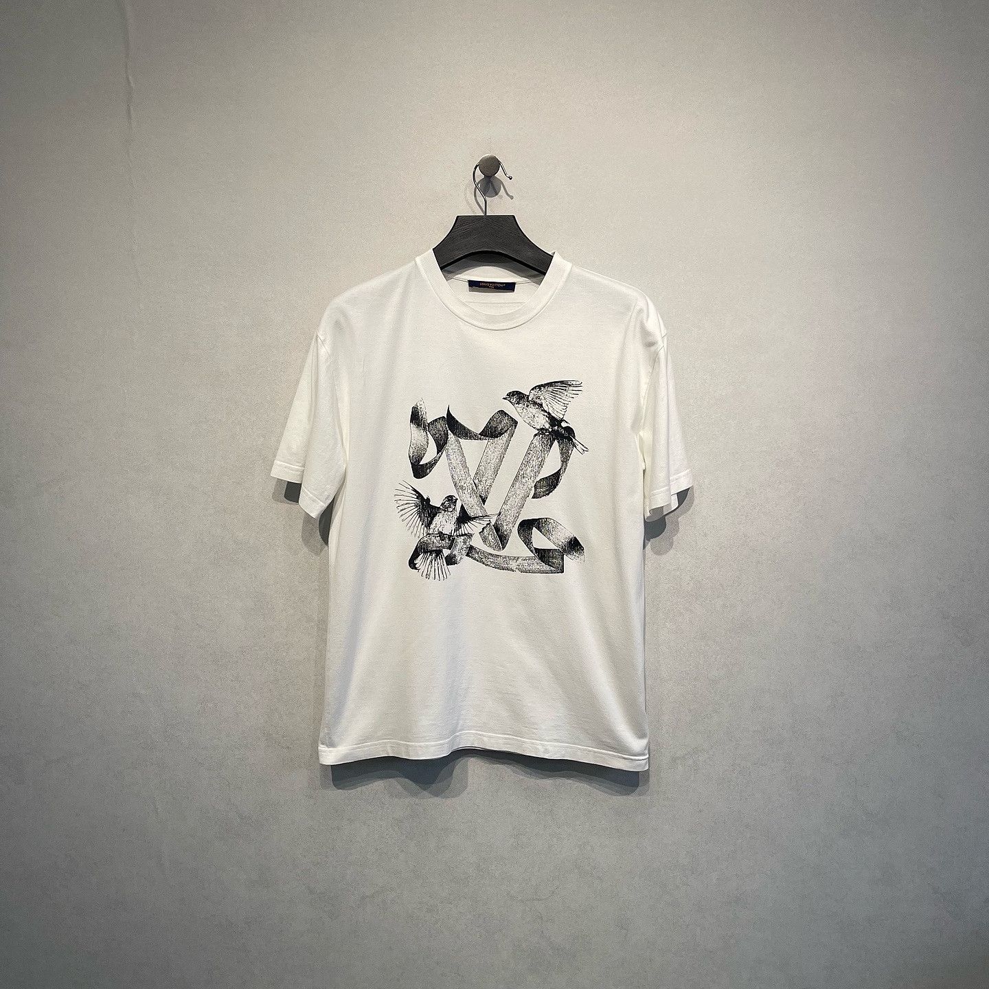 Louis Vuitton Louis Vuitton Bird Logo T-Shirt White Size L Size US L / EU 52-54 / 3 - 1 Thumbnail