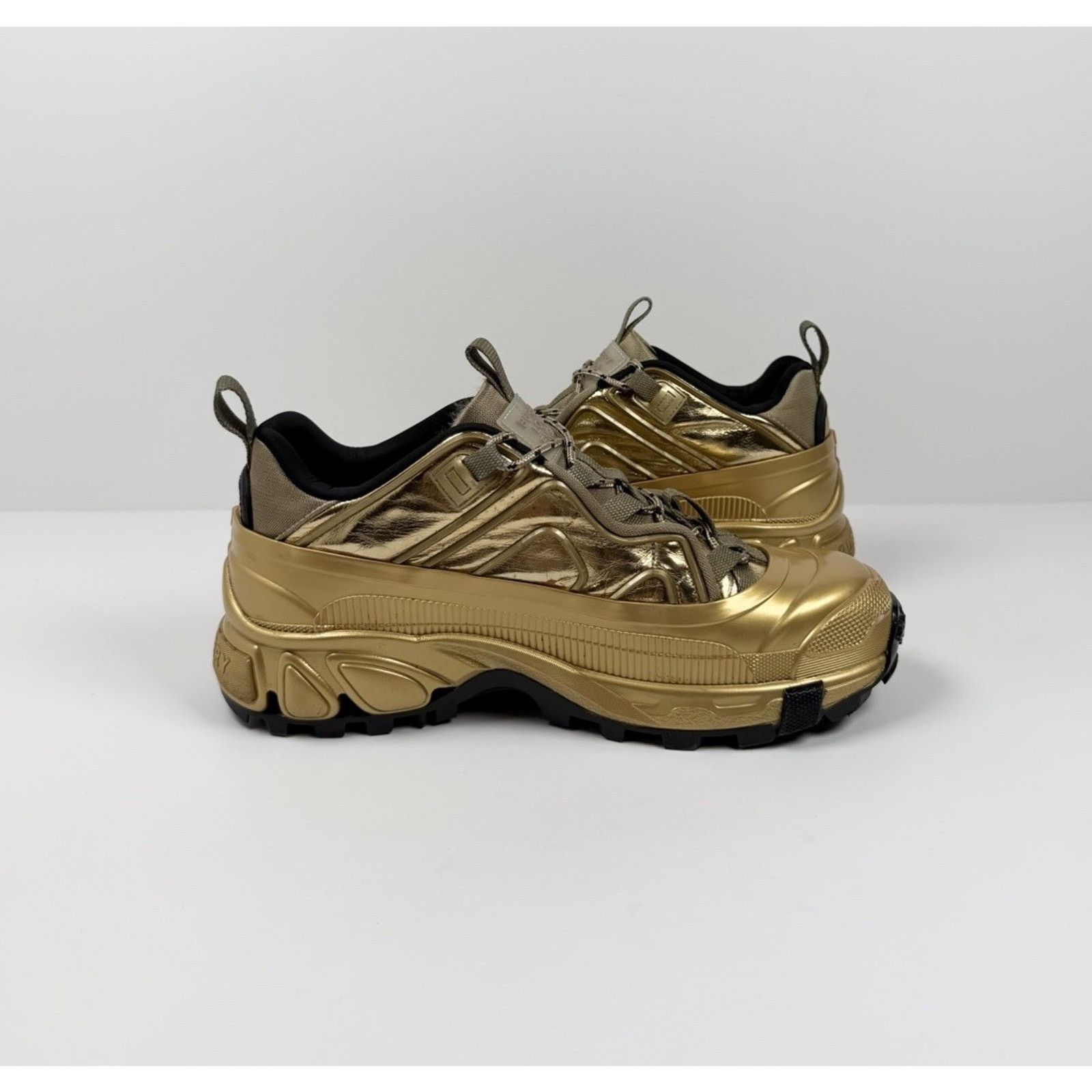 Burberry Size 41EU/8US - Burberry Arthur Gold Sneakers Size US 8 / EU 41 - 5 Thumbnail