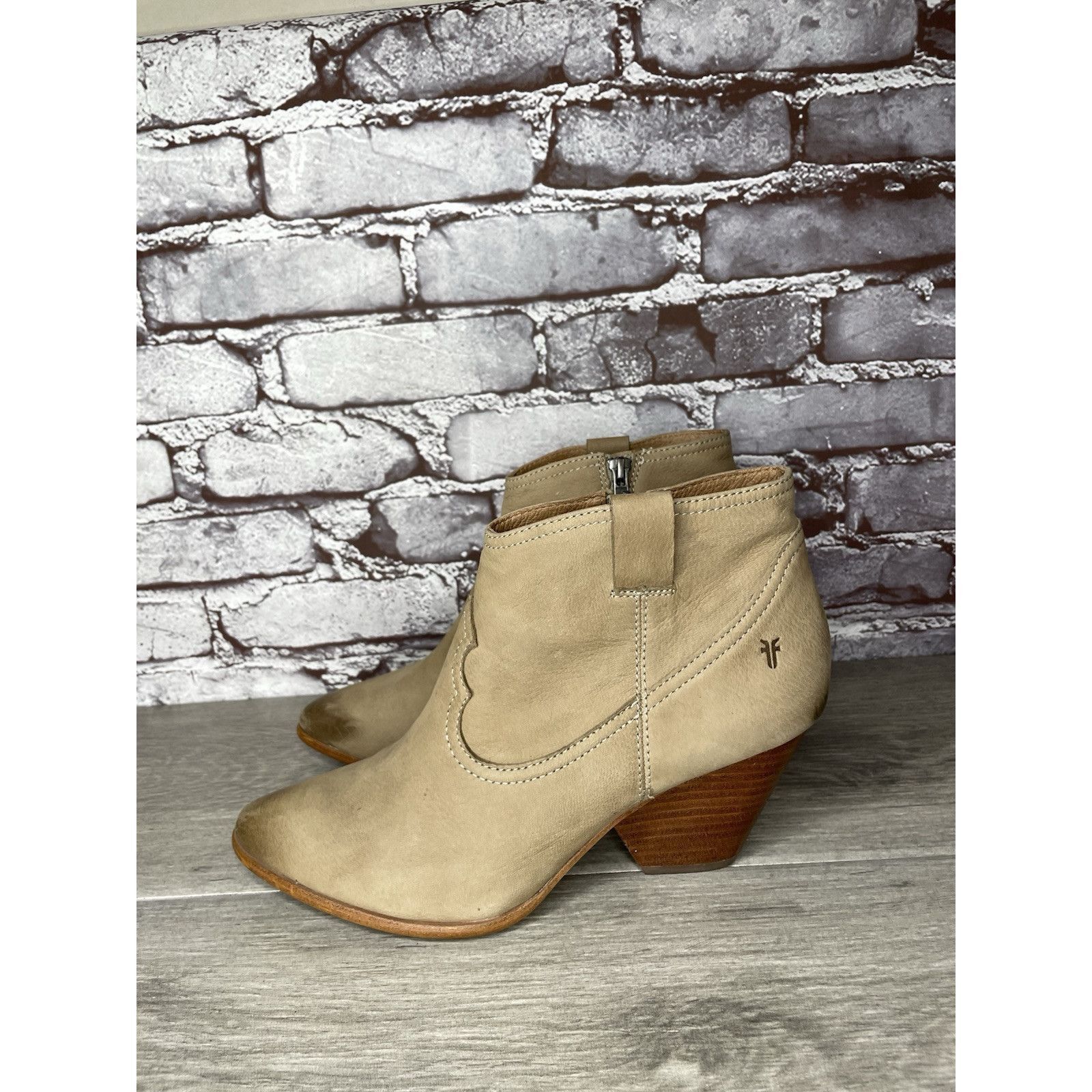 Frye Frye Ash Taupe Leather Pointed Toe Western Heel Booties Wome Size US 10 / IT 40 - 19 Thumbnail