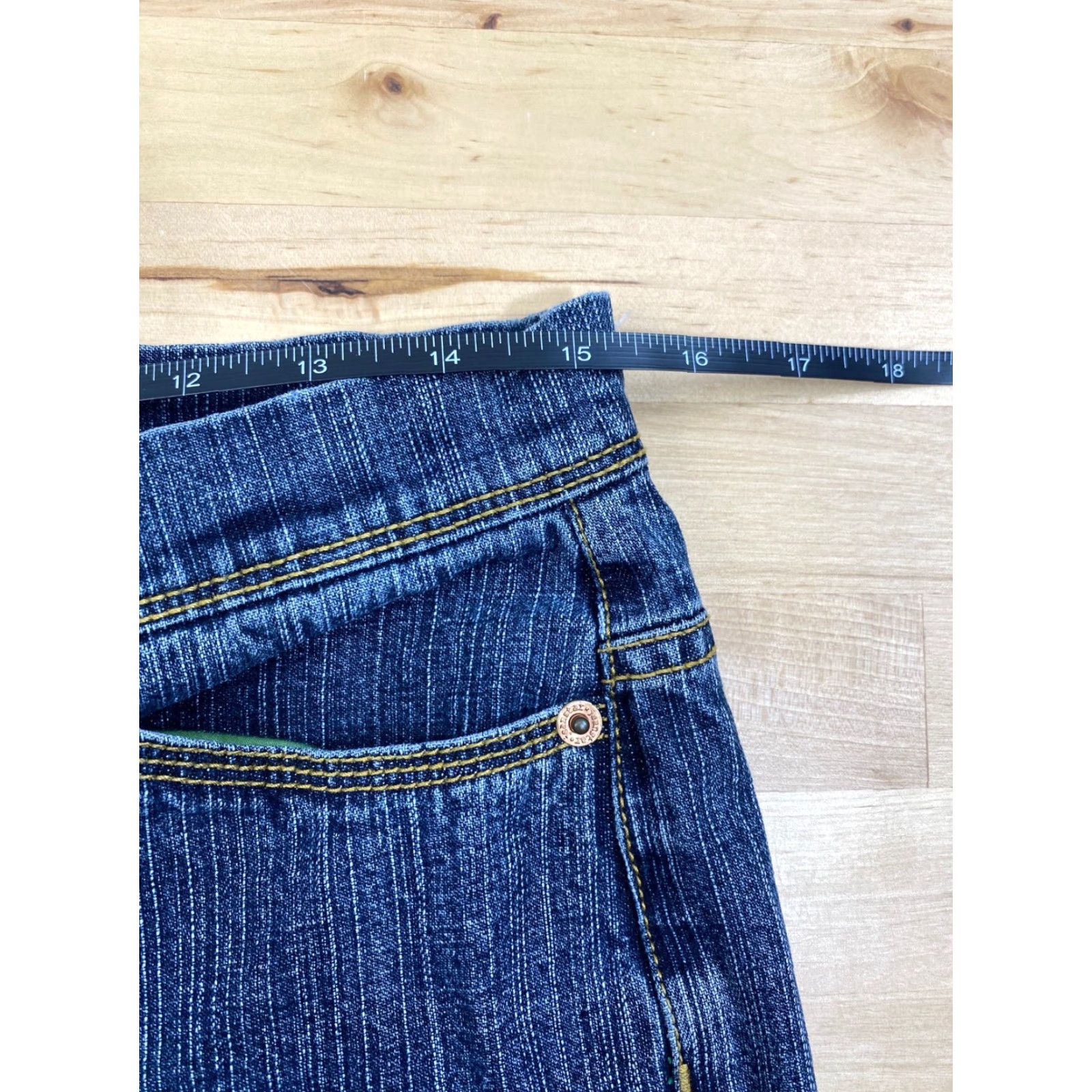 Denime Jeanstar Denim Blue Capri Jeans Women Regular Size 7 Capri Denim Jeans Blue Women 7 Jeans Capris Cuffed Button Size 28" / US 6 / IT 42 - 6 Thumbnail