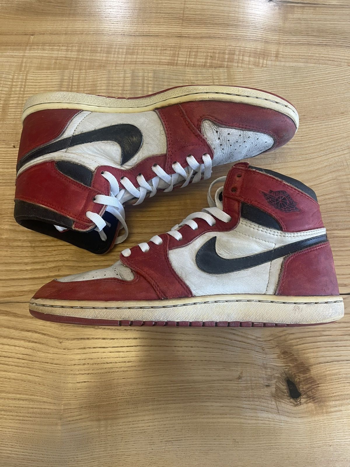 Jordan Brand Jordan 1 chicago 1985 Size US 10.5 / EU 43-44 - 1 Thumbnail