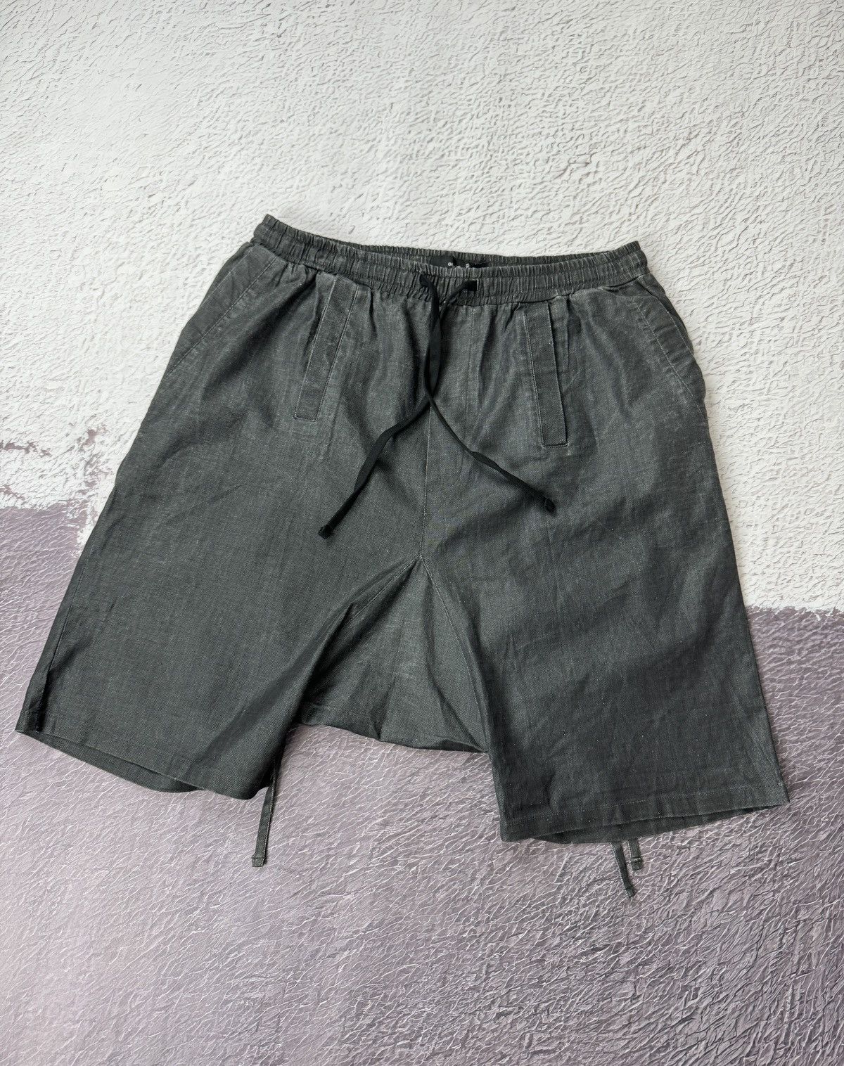 Genius Pieces Genius Avant Garde bondage multipocket Japanese linen shorts Size US 36 / EU 52 - 4 Thumbnail