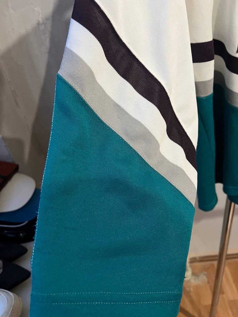 NHL 1993 ANAHEIM MIGHTY DUCKS SIGNED AUTOGRAPHED JERSEY CCM SZ l Size US L / EU 52-54 / 3 - 11 Thumbnail