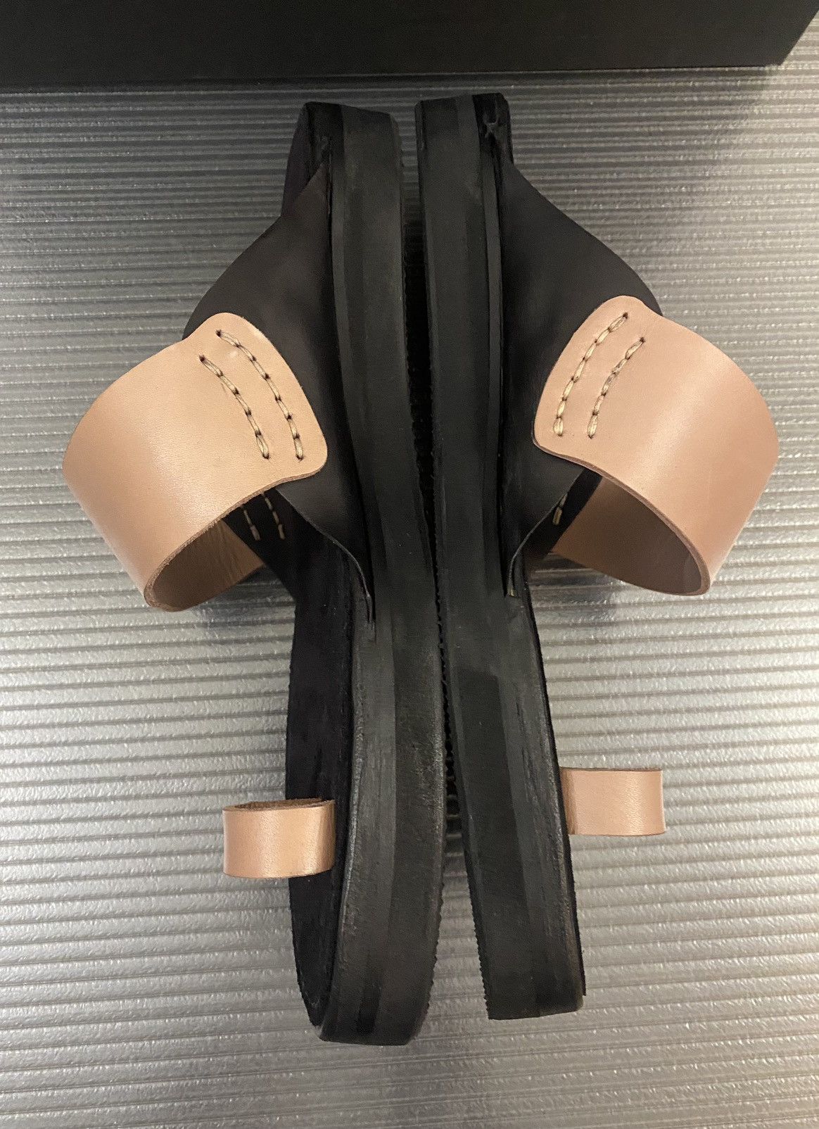 Ann Demeulemeester Ann Demeulemeester 🇮🇹 soft Rosa runway big toe Sandals 8 NIB Size US 8 / EU 41 - 7 Thumbnail