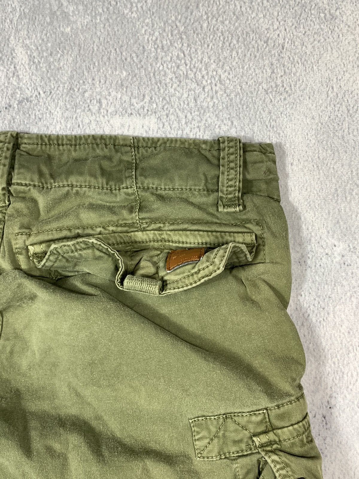 Alpha Industries × Vintage Vintage Y2K Alpha Industries faded cargo shorts size 33 Size US 33 - 13 Thumbnail