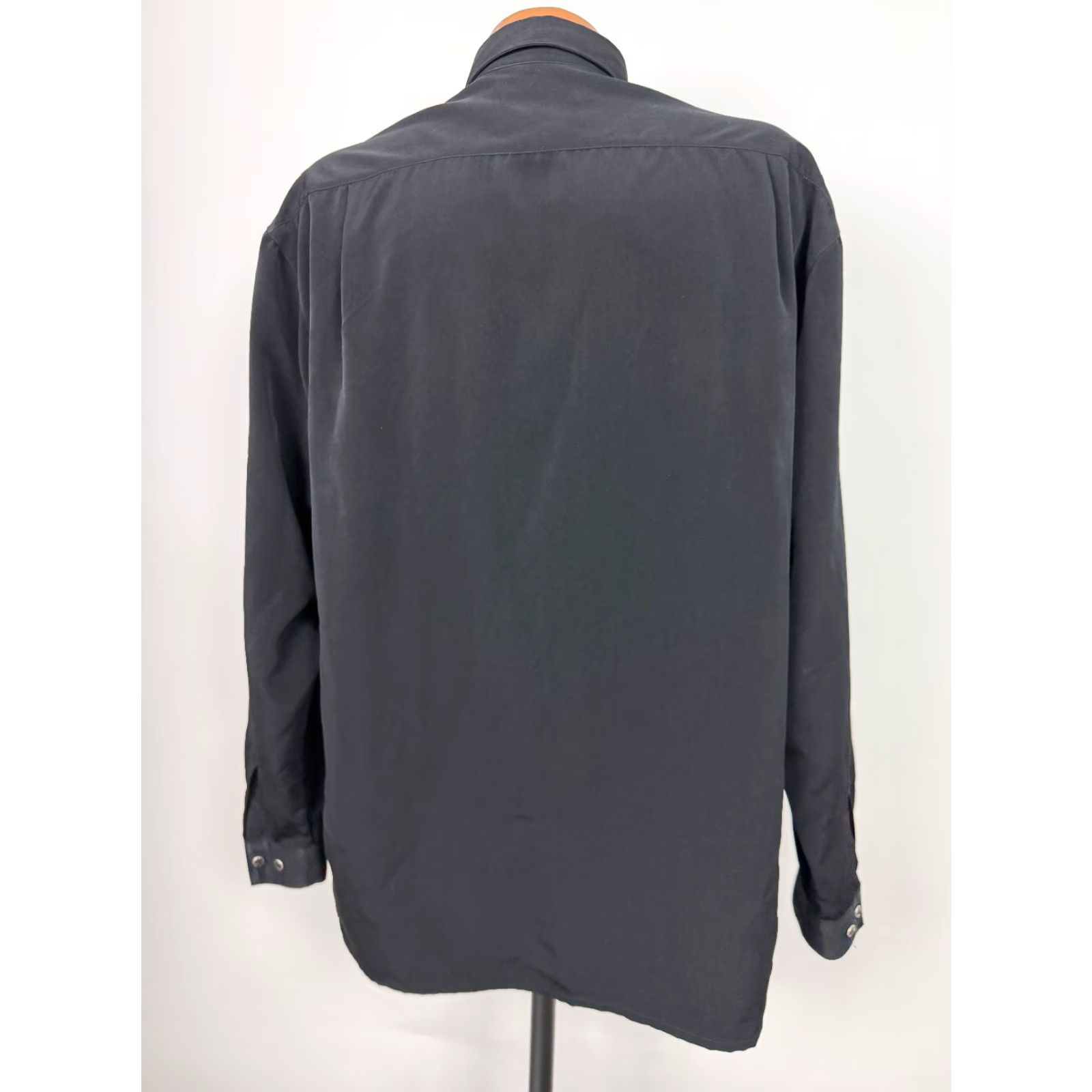 Vintage VINTAGE Pronti Shirt Men L Embroidered 90s Floral Silky Polyester Button-Up Collar-Point Black X-Features: Lightweight, Microfiber, Durable? Size US L / EU 52-54 / 3 - 7 Thumbnail