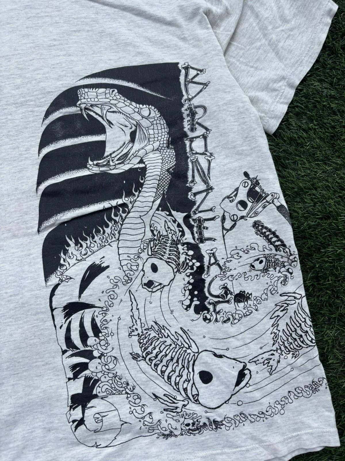 Vintage Vintage Bronze Age Tatoo Design Tshirt Size US XL / EU 56 / 4 - 2 Thumbnail