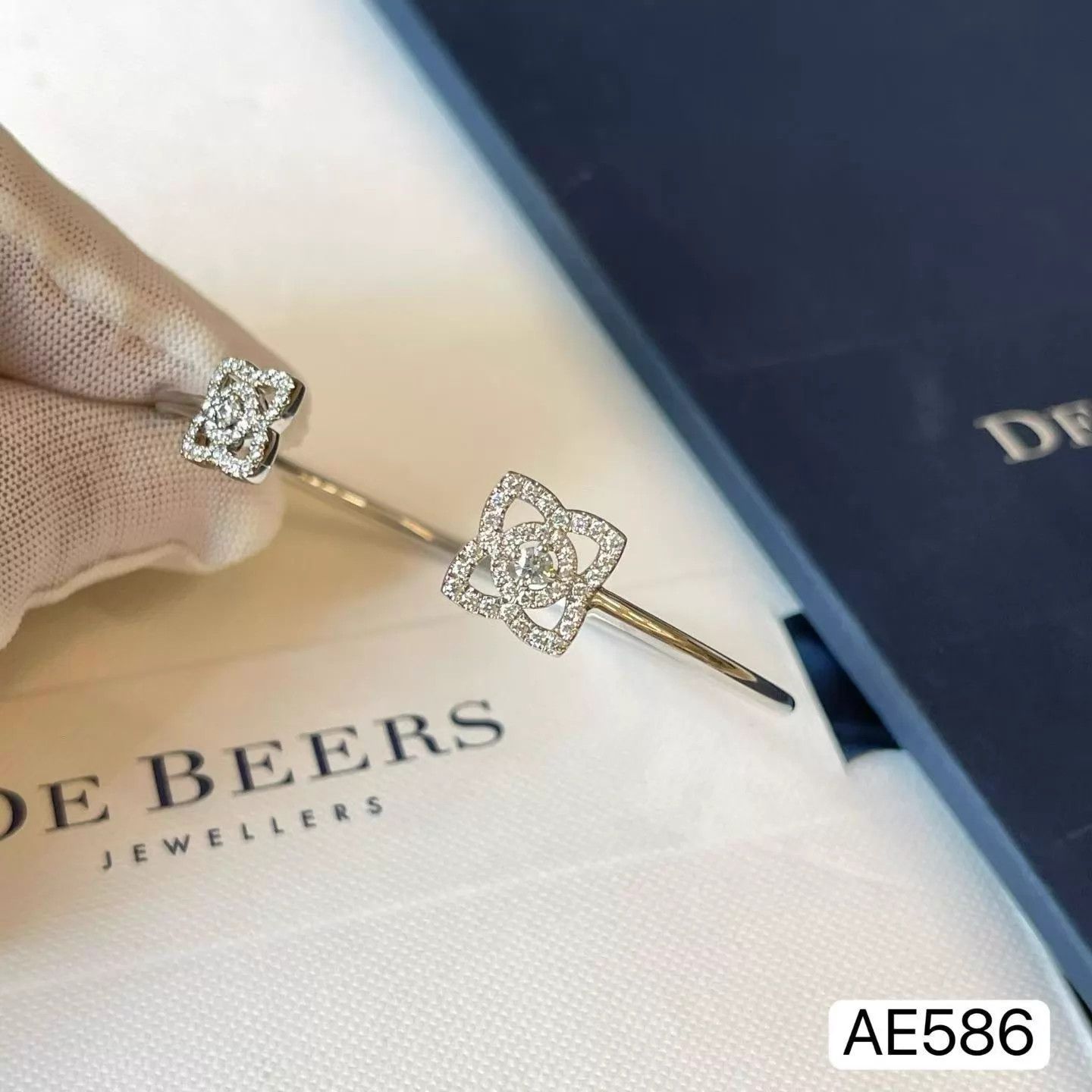 Other DE BEERS Lotus 18k Gold Diamond Bracelet 15.5cm AE586 Size ONE SIZE - 5 Thumbnail