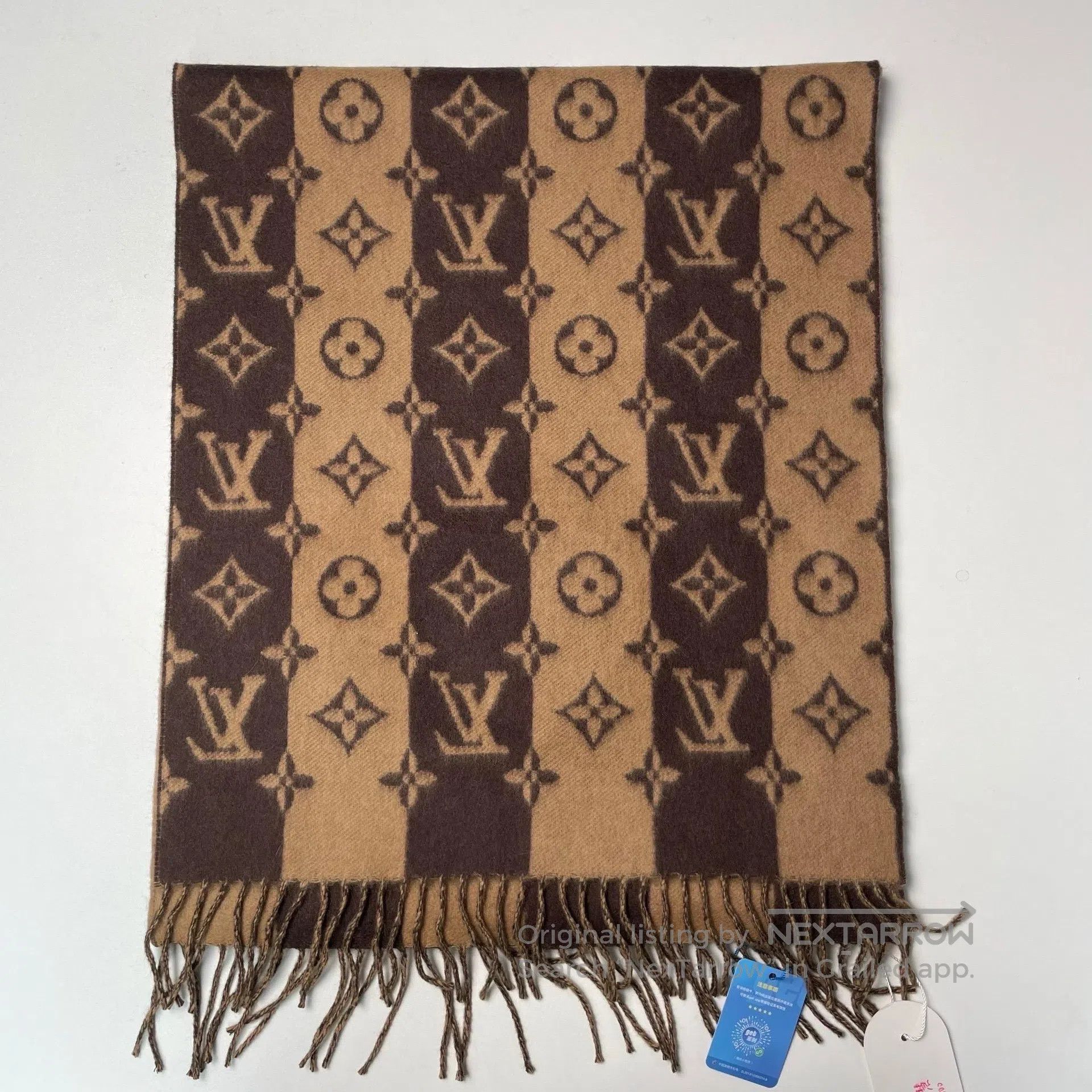 Louis Vuitton Louis Vuitton Brown and khaki color block heart little tig Size ONE SIZE - 6 Thumbnail