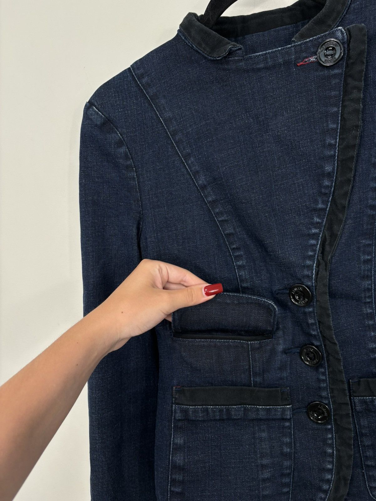 Armani Vintage Armani Jeans Indigo Women’s Archival Denim Jacket Size L / US 10 / IT 46 - 6 Thumbnail