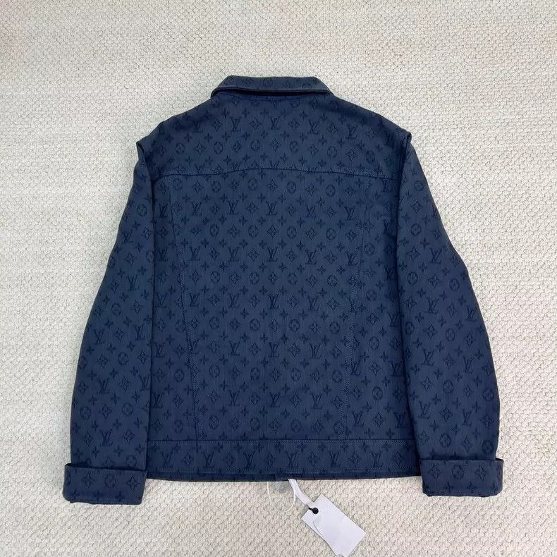 Louis Vuitton Louis Vuitton Embossed dark print full print jacket Size US M / EU 48-50 / 2 - 2 Thumbnail