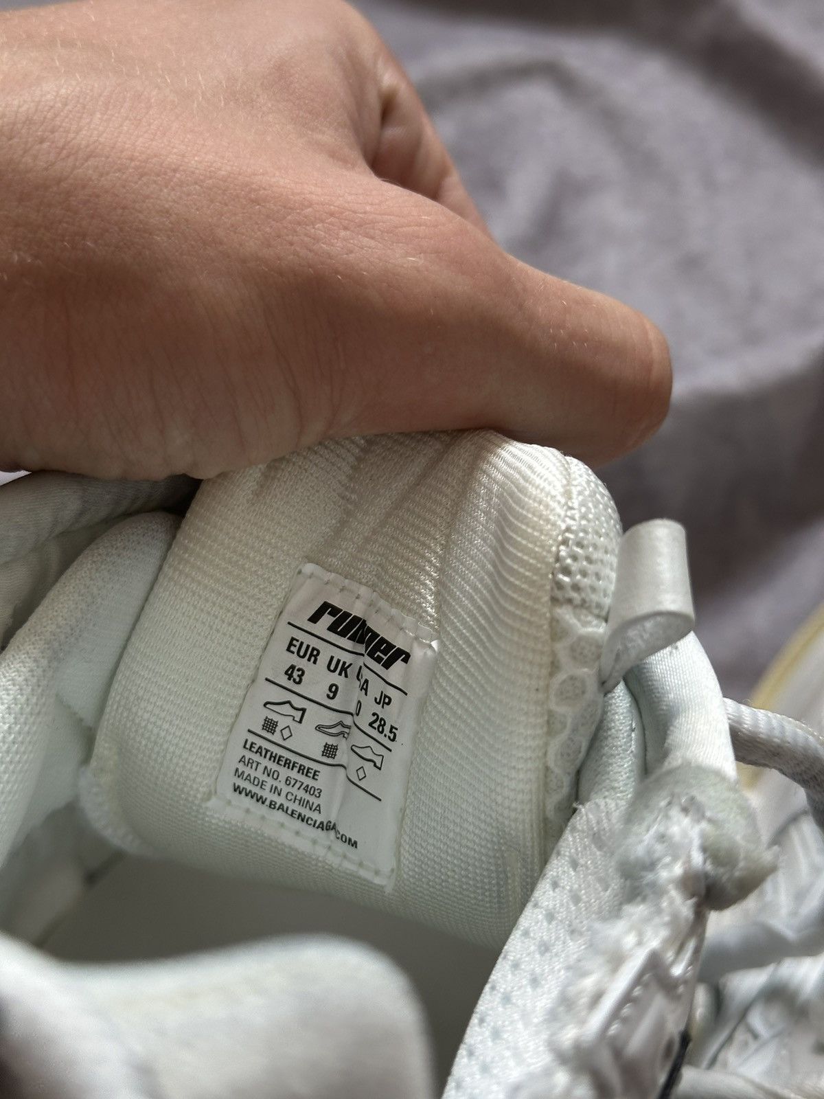 Balenciaga Balenciaga Runner Leathe Free White Sneakers Shoes Size US 10 / EU 43 - 16 Thumbnail