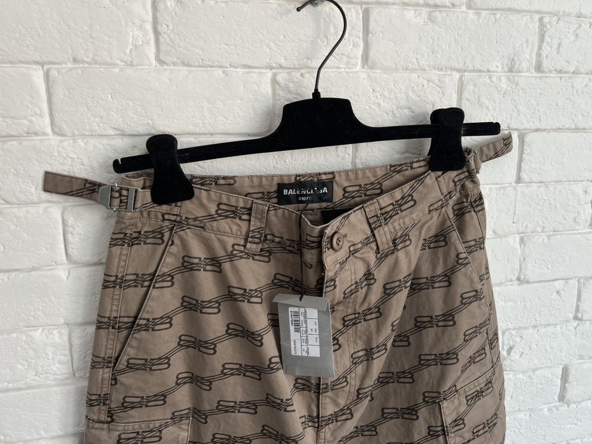 Balenciaga XS Detachable cargo pants Size US 30 / EU 46 - 2 Thumbnail