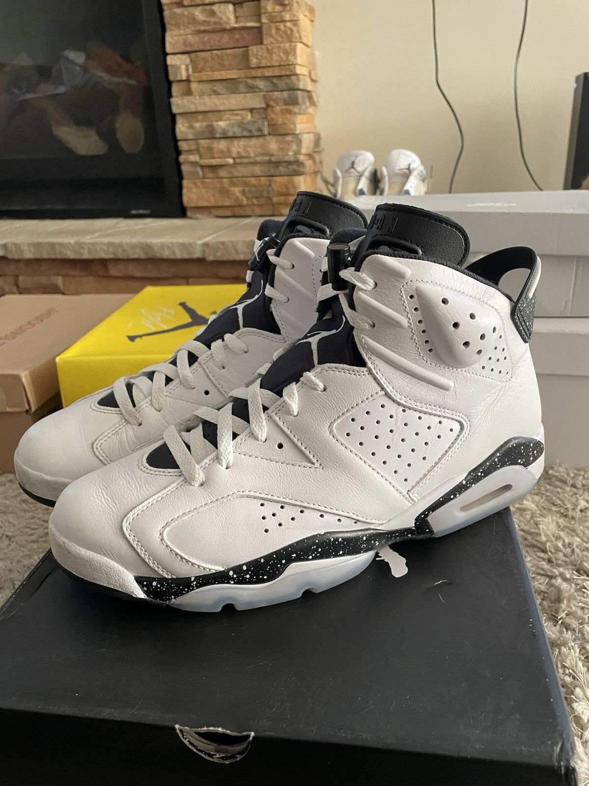 Jordan Brand Jordan 6 Reverse Oreo Size US 11 / EU 44 - 1 Thumbnail