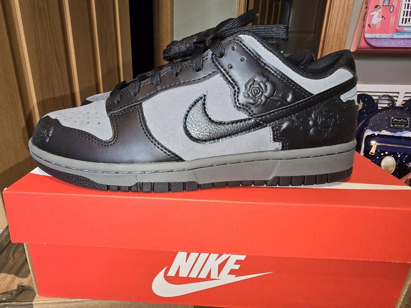 Nike Nike Dunk Low Black Roses HF1986-001 Women's NEW SIZE 8 Size US 8 / IT 38 - 6 Thumbnail