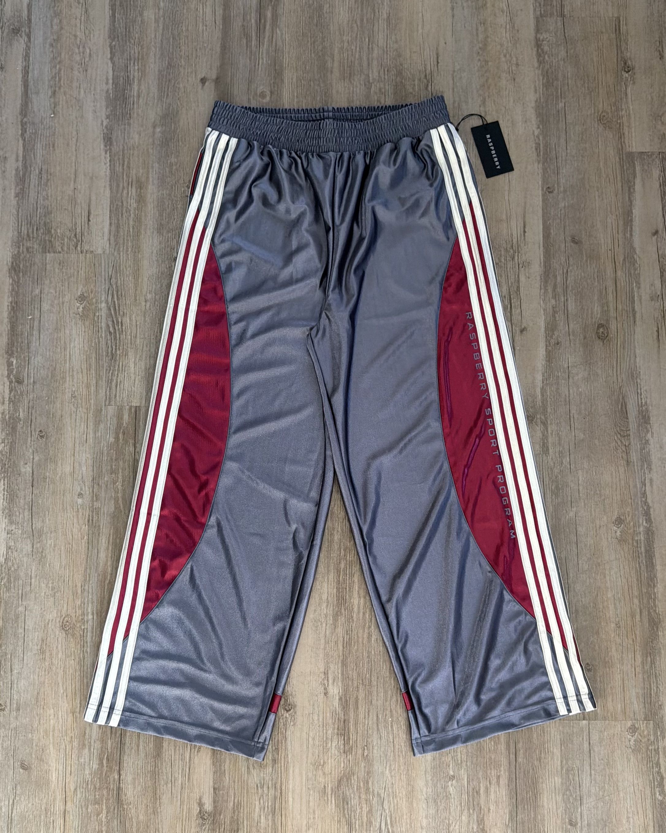 The GV Gallery GvGallery Raspberry Hills 'Tracy McGrady' Sweats Size US 34 / EU 50 - 1 Thumbnail