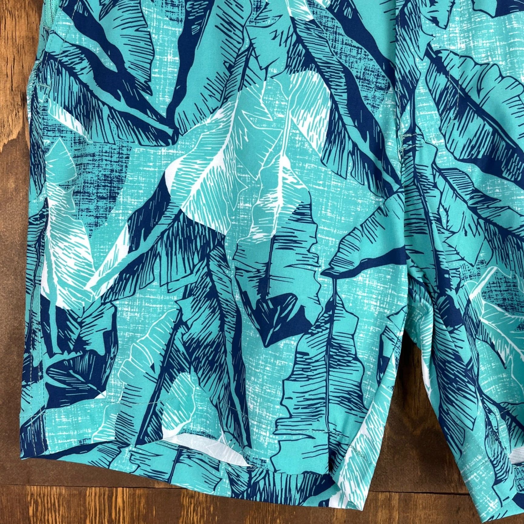 Vintage Margaritaville Mens Shorts Turquoise UPF 30+ Quick Dry 4 Way Stretch (S) 30 Bermuda Beach Casual Relaxed Mens 30 Blue Floral 7in Inseam Size US 30 / EU 46 - 4 Thumbnail