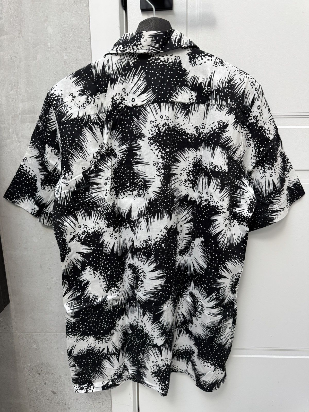 Givenchy Short Sleeve Printed Shirt Size US M / EU 48-50 / 2 - 2 Thumbnail