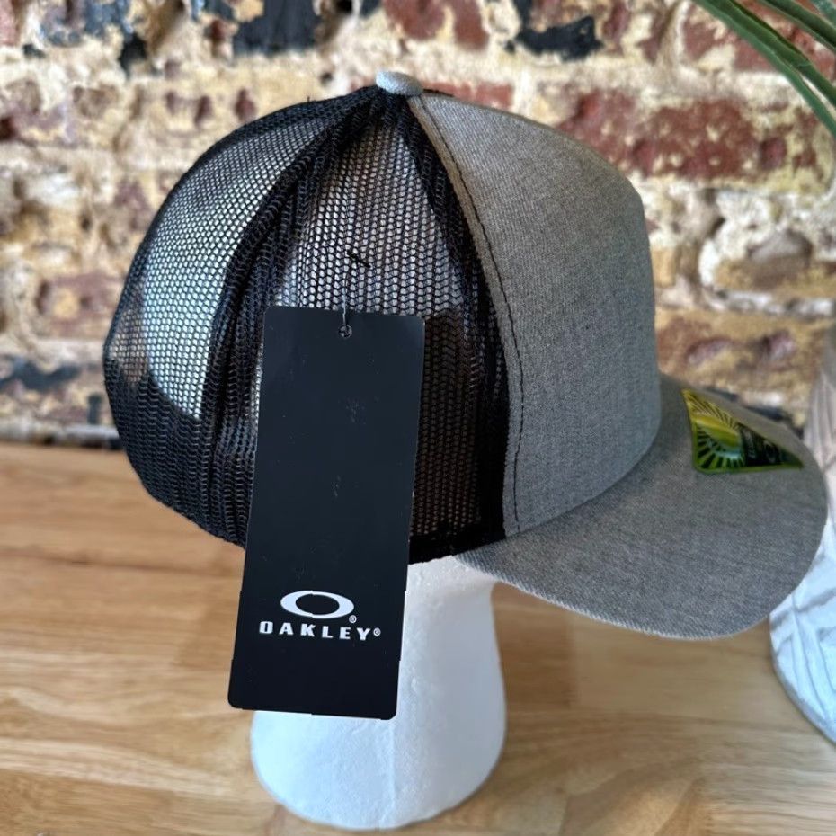 Oakley Oakley Trucker Hat Mens L Gray/Black Solid NWT Snapback 80s 90s Surf Beach Outdoor Size ONE SIZE - 5 Thumbnail