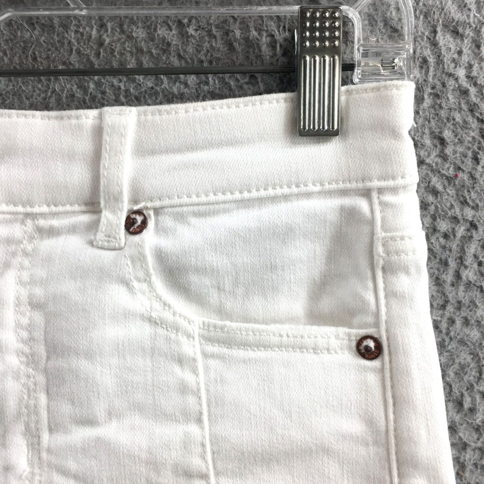 American Eagle Outfitters American Eagle Outfitters White Mid Rise Cut-Off Shorts Womens 4 (Actual 28X2) Jeans Style Zip Short Size 27" / US 4 / IT 40 - 3 Thumbnail