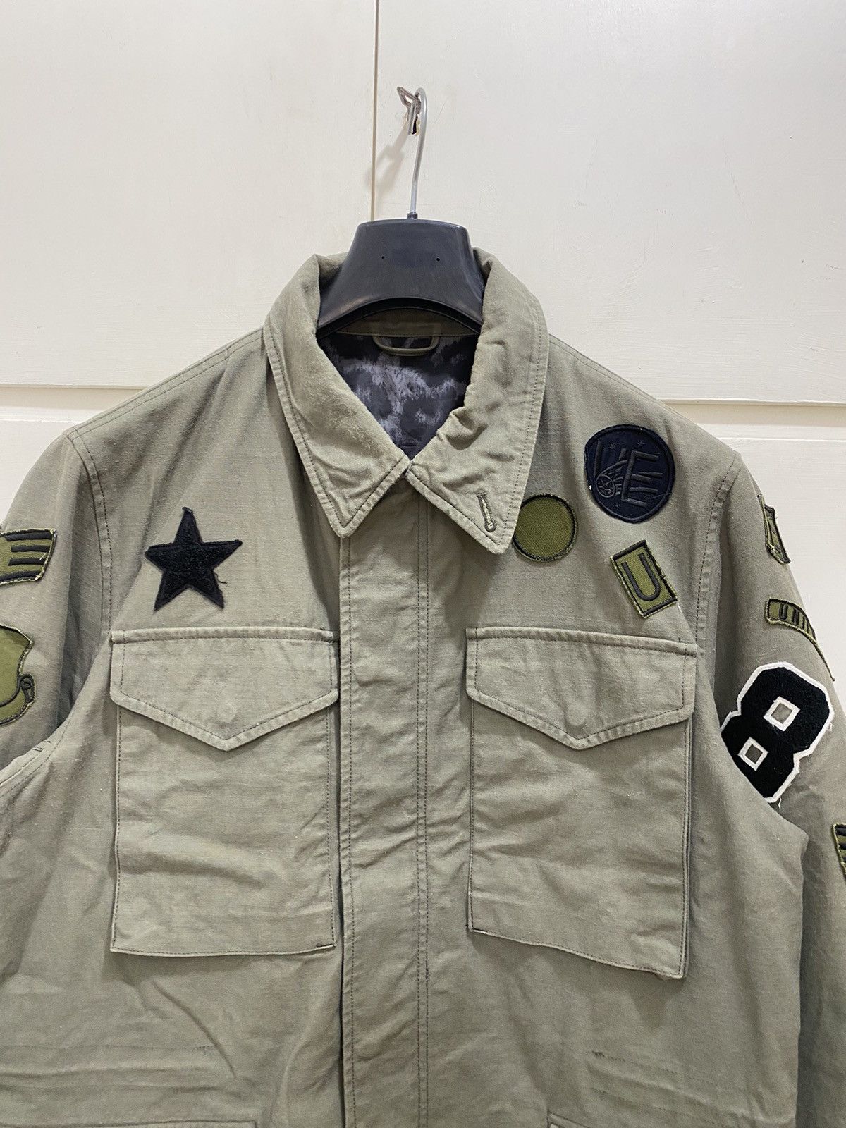 uniform experiment Rare Uniform Experiment M-51 Multi Wappen Parka, L used Size US L / EU 52-54 / 3 - 3 Thumbnail