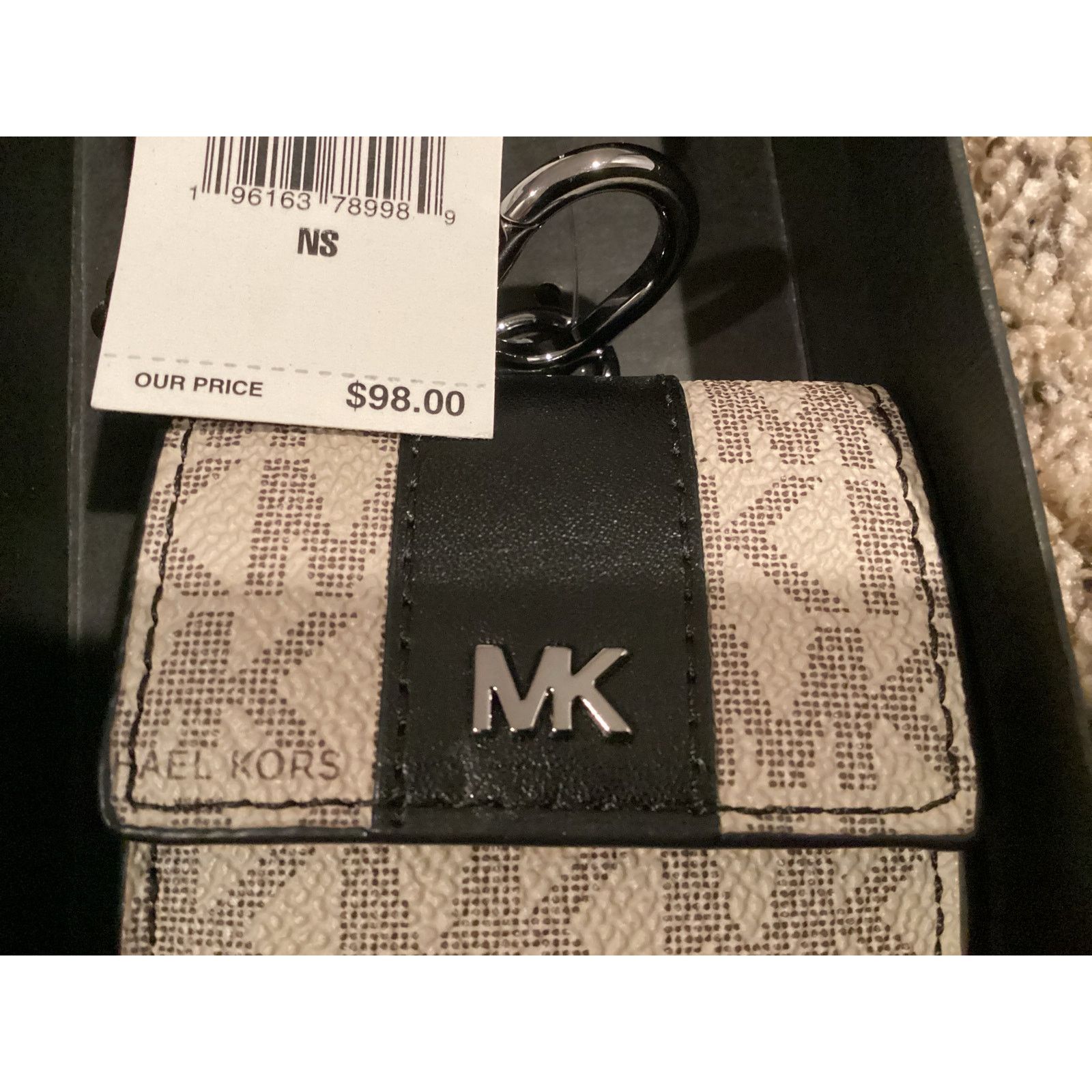 Michael Kors Michael Kors AirPod case NIB Size ONE SIZE - 6 Thumbnail