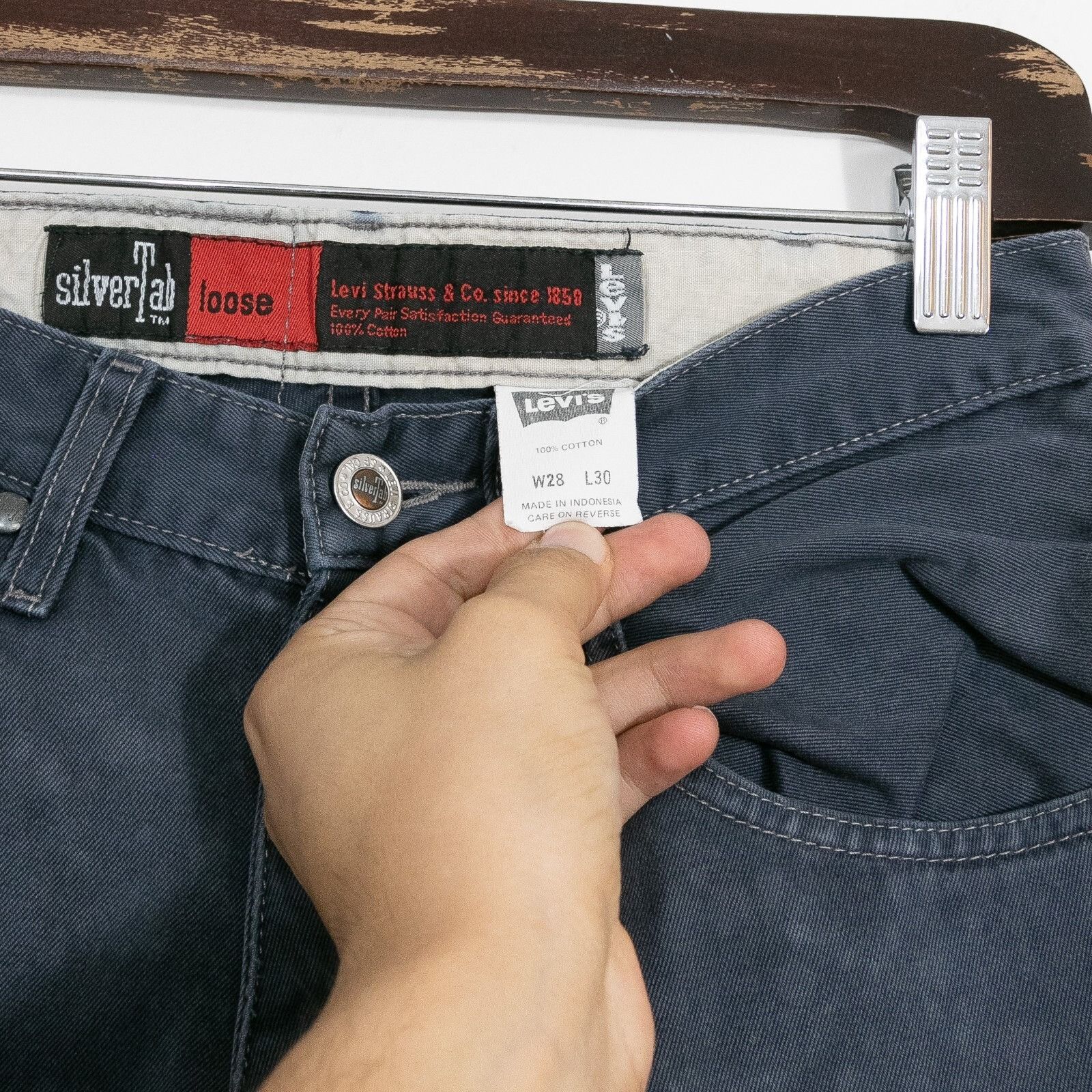Levi's × Vintage Vintage 90s Silvertab Loose Fit Jeans 26x30 - Distressed Size US 26 / EU 42 - 4 Thumbnail