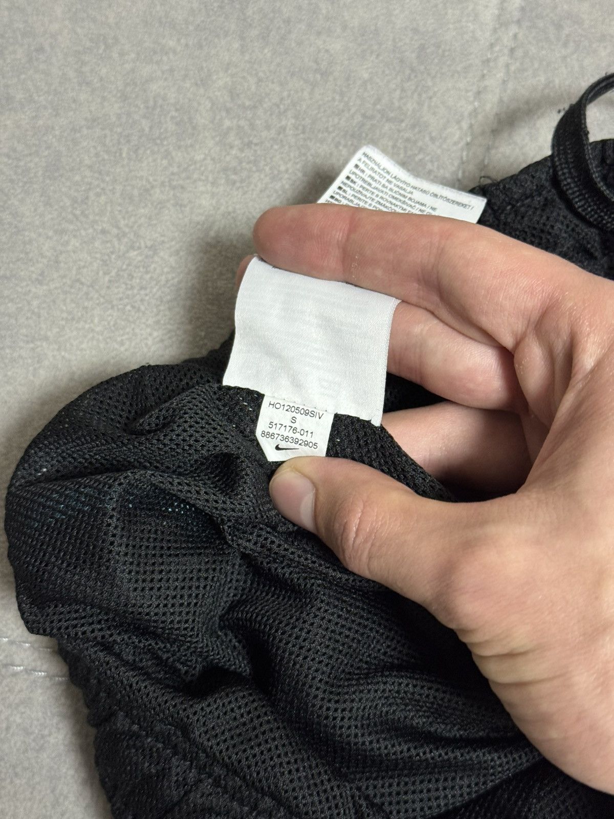 Nike Vintage Nike Nylon Baggy Pants Black Sweatpants Men’s Size S Size US 30 / EU 46 - 16 Thumbnail