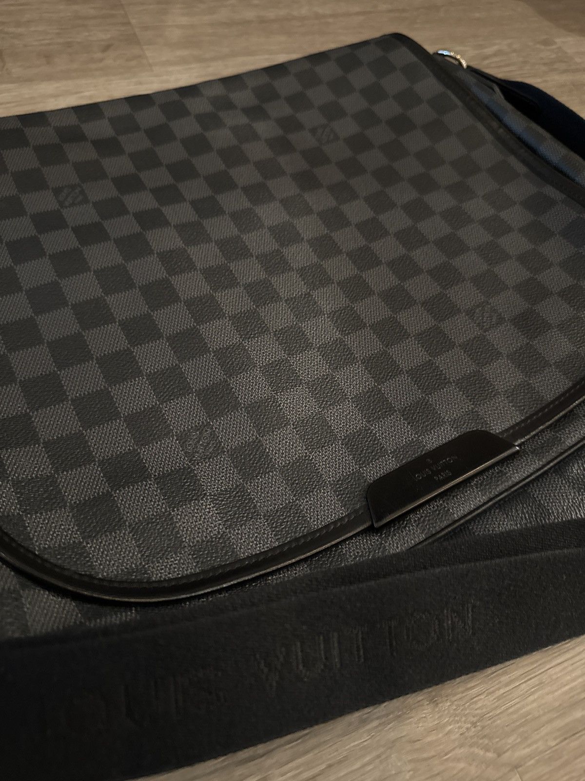 Louis Vuitton Louis Vuitton Messenger Bag Size ONE SIZE - 3 Thumbnail