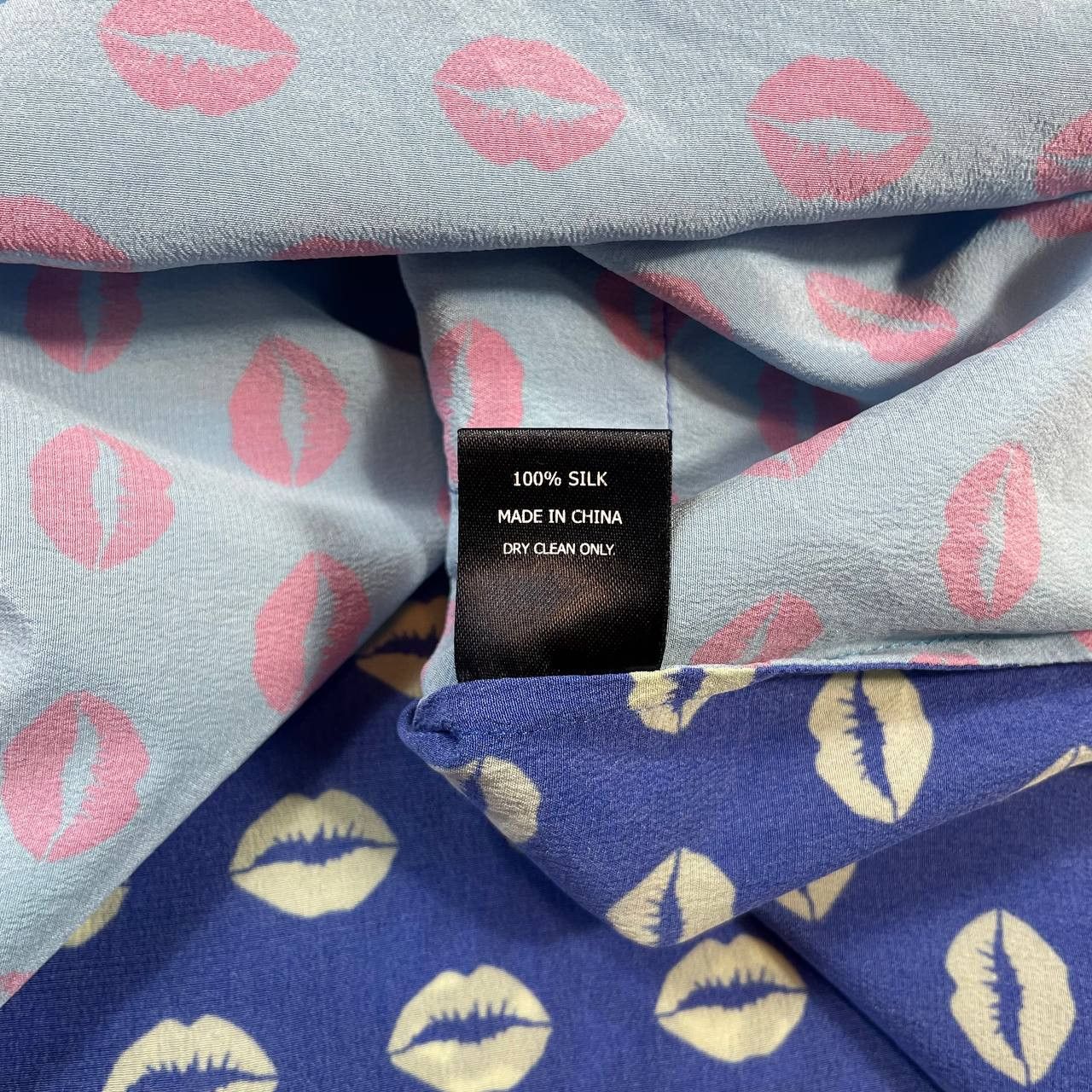 Markus Lupfer Vintage Y2K Markus Lupfer Silk Retro Kiss Logo Shirt Luxury Size XS / US 0-2 / IT 36-38 - 19 Thumbnail
