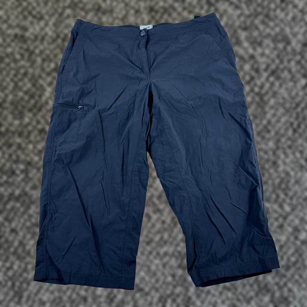 Vintage LL Bean Cargo Pants Womens Petite P16 Black Cropped Trail Hiking Outdoor 300440 Size 38" / US 16 / IT 52 - 1 Thumbnail