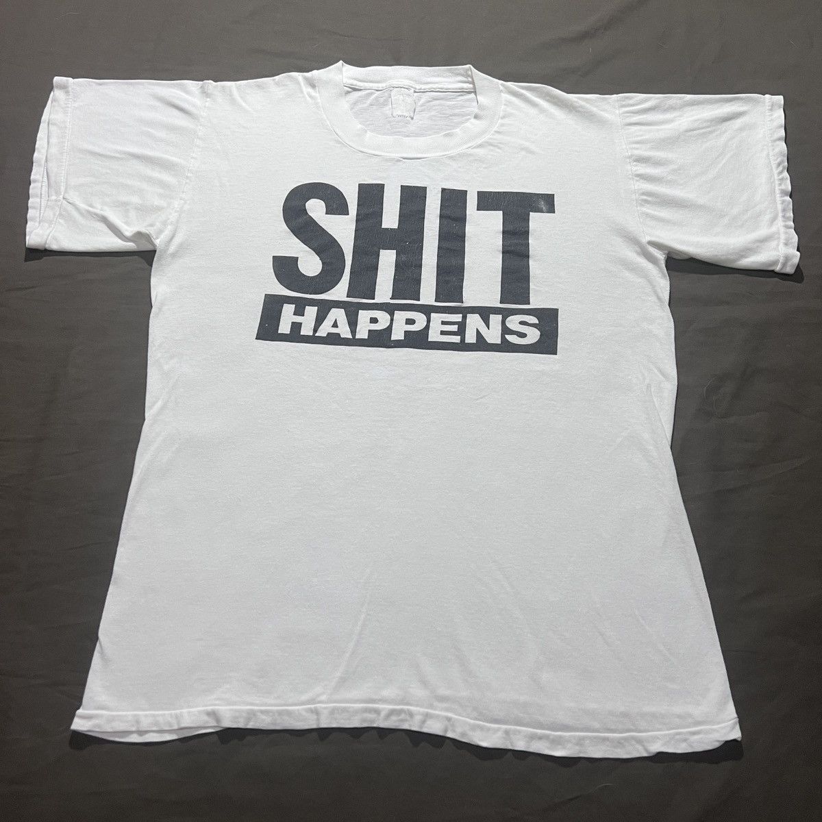 Vintage Vintage 90s Shit Happens Tee Humor Funny T Shirt L Size US L / EU 52-54 / 3 - 1 Thumbnail