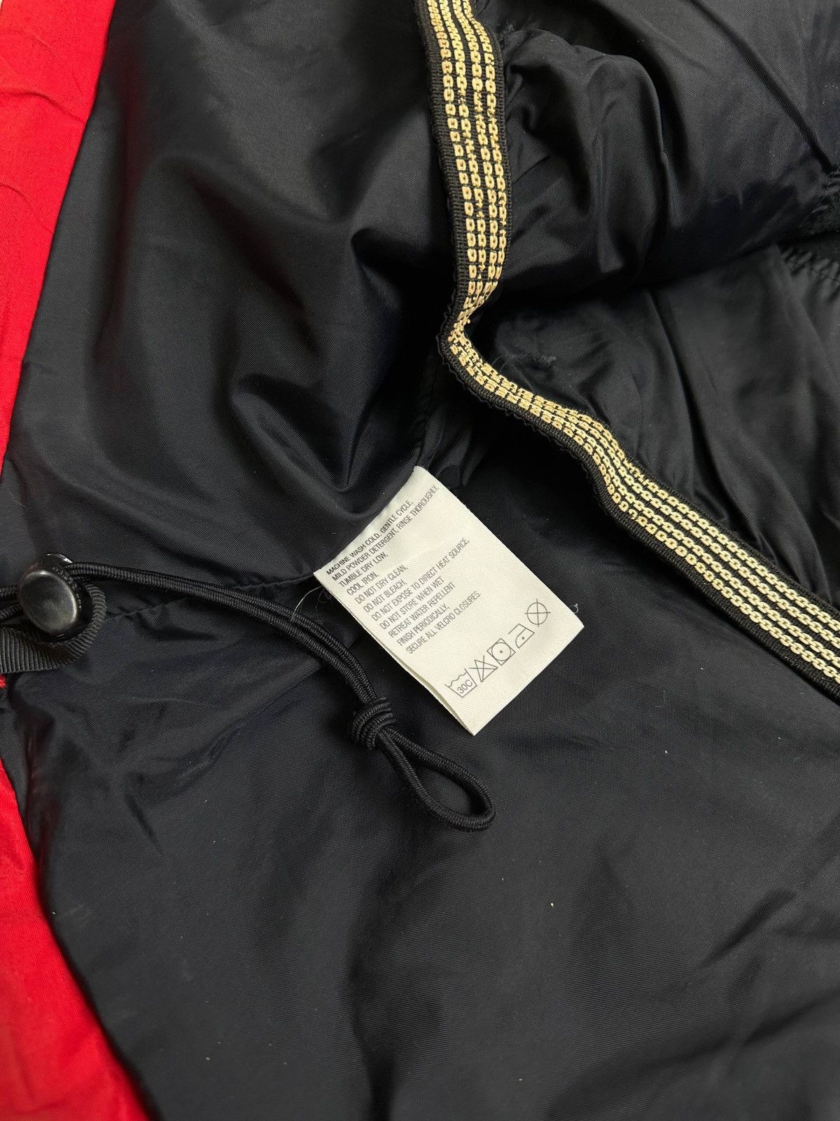 The North Face Vintage 90s The North Face Outdoor Faded Hiking Jacket S Size US S / EU 44-46 / 1 - 10 Thumbnail