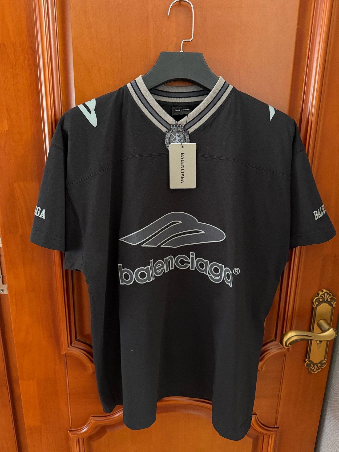 Balenciaga Balenciaga Retro Embroidered T-Shirt s Men Size US S / EU 44-46 / 1 - 1 Thumbnail