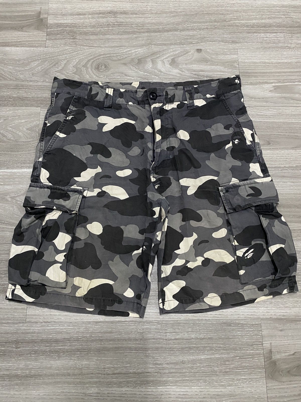 Bape GLOW IN THE DARK - RARE BAPE CARGO SHORTS Size US 33 - 1 Thumbnail