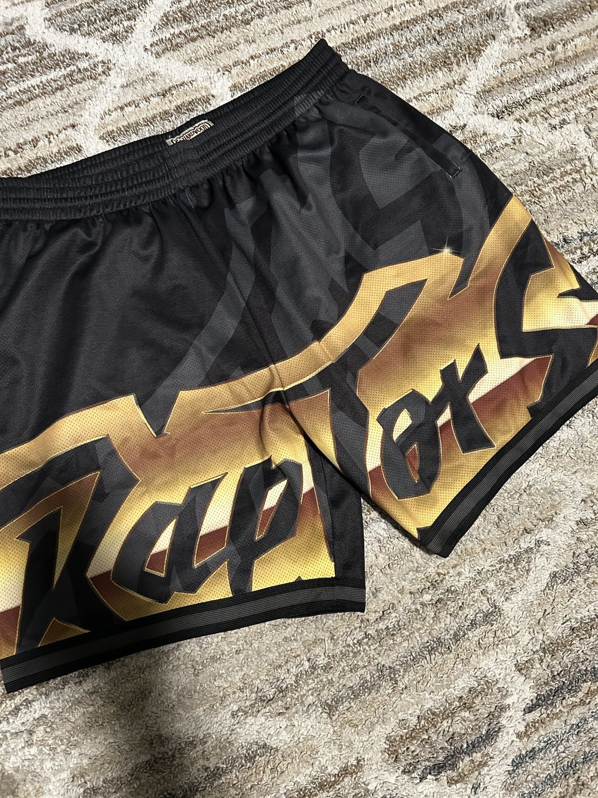Mitchell & Ness Mitchell & Ness Black Toronto Raptors Big Face Shorts Black Size US 44 / EU 60 - 2 Thumbnail