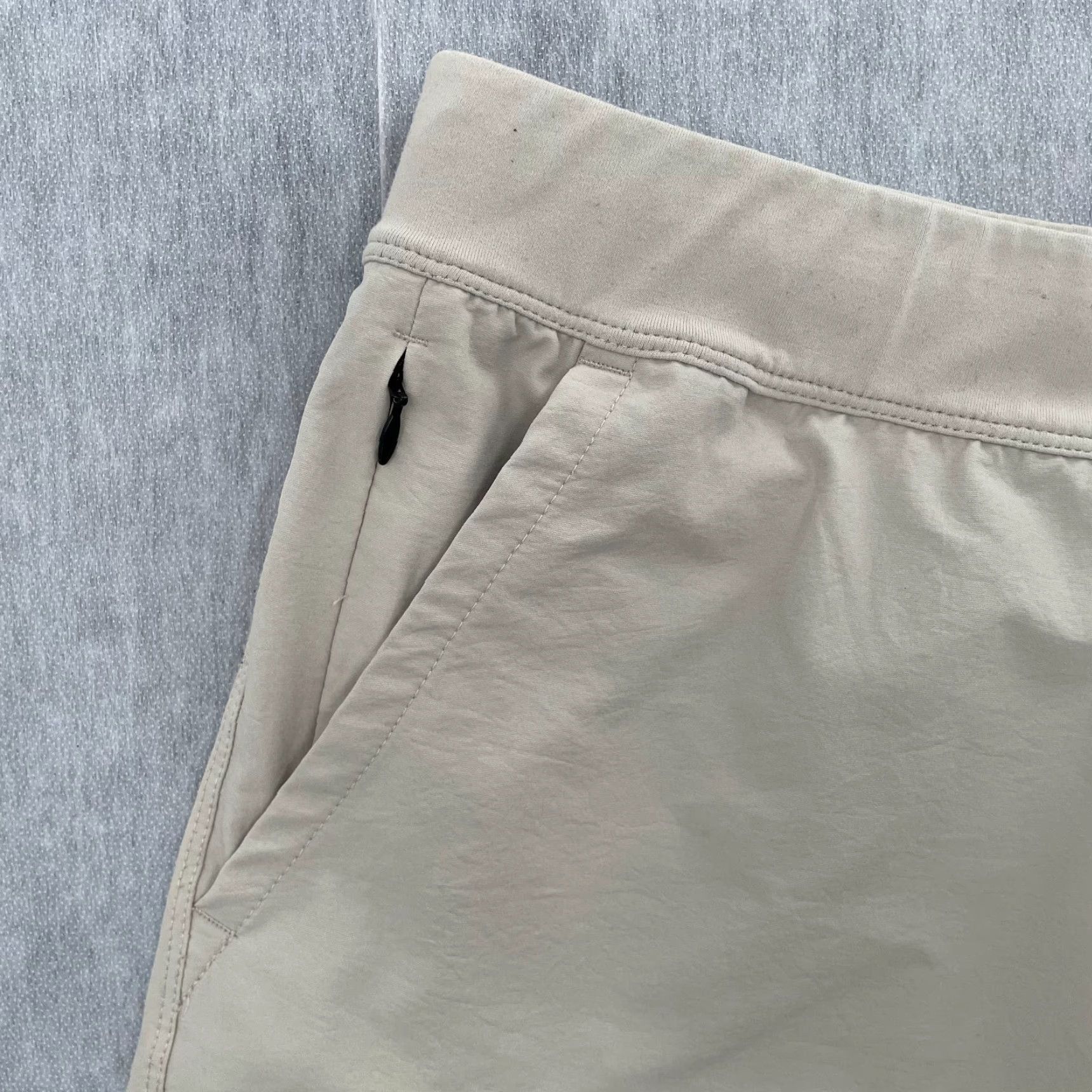 Vintage Public Rec Shorts Mens 38 Beige Elastic Waist Drawstring Pockets Performance Activewear Casual Cross Training Size US 38 / EU 54 - 4 Thumbnail