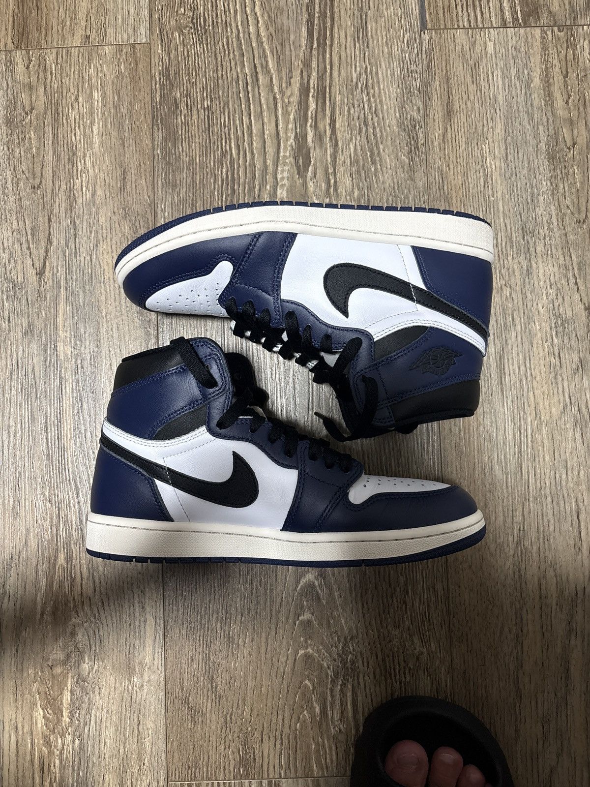 Jordan Brand Midnight Navy Blue Jordan 1 Size US 8.5 / EU 41-42 - 1 Thumbnail