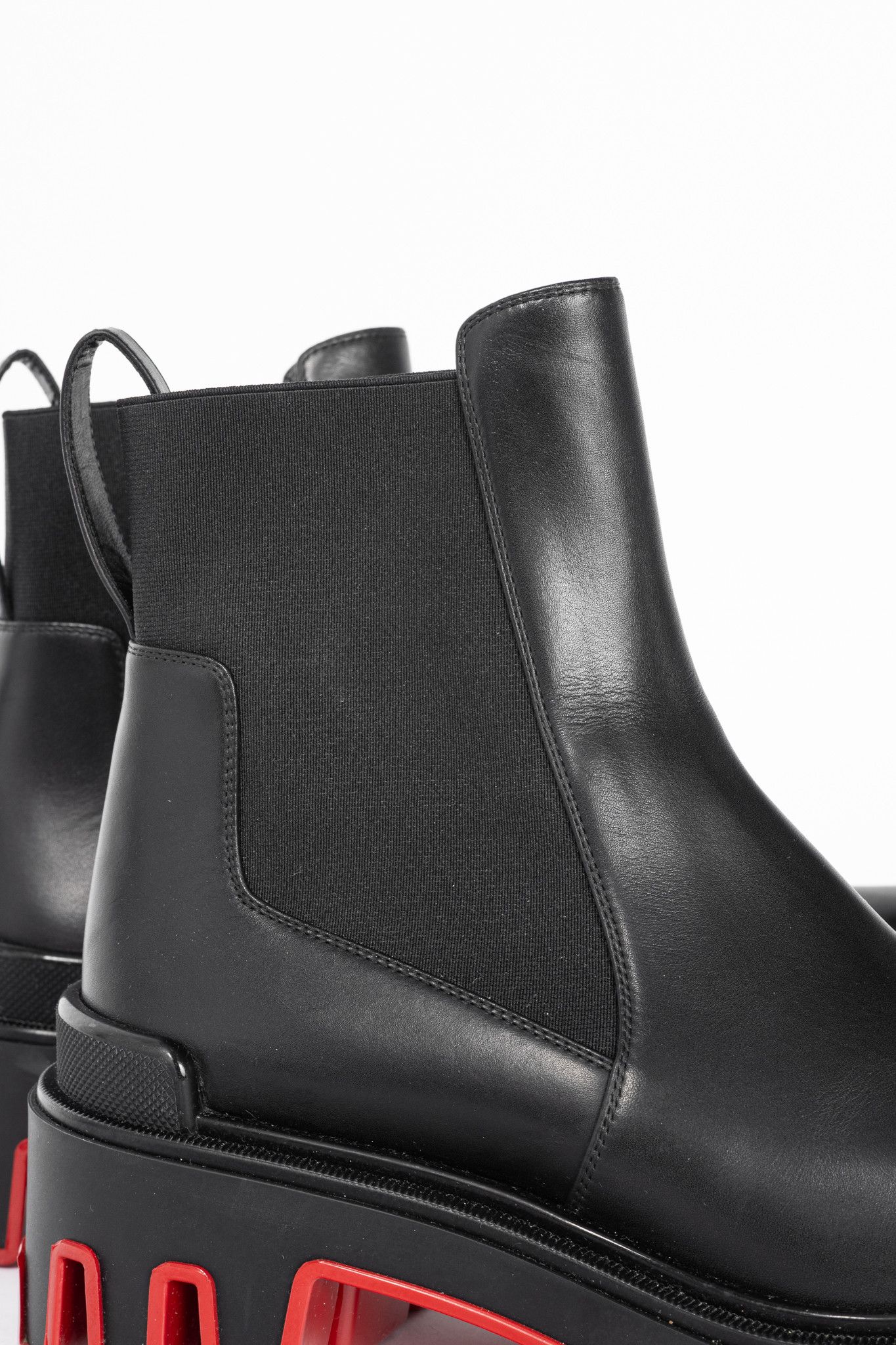 Christian Louboutin Christian Louboutin Marchacroche Dune Leather Chelsea Boots Size US 9.5 / IT 39.5 - 9 Thumbnail