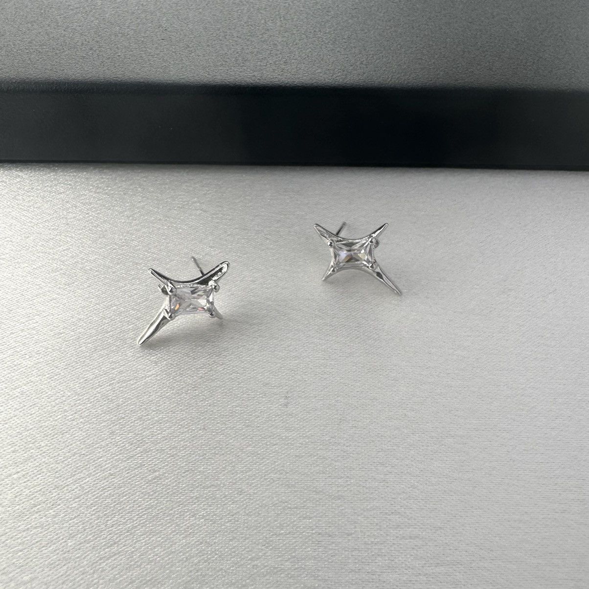 Designer CZ Star Stud Earrings for Men Women Hip Hop Unisex Style Size ONE SIZE - 3 Thumbnail