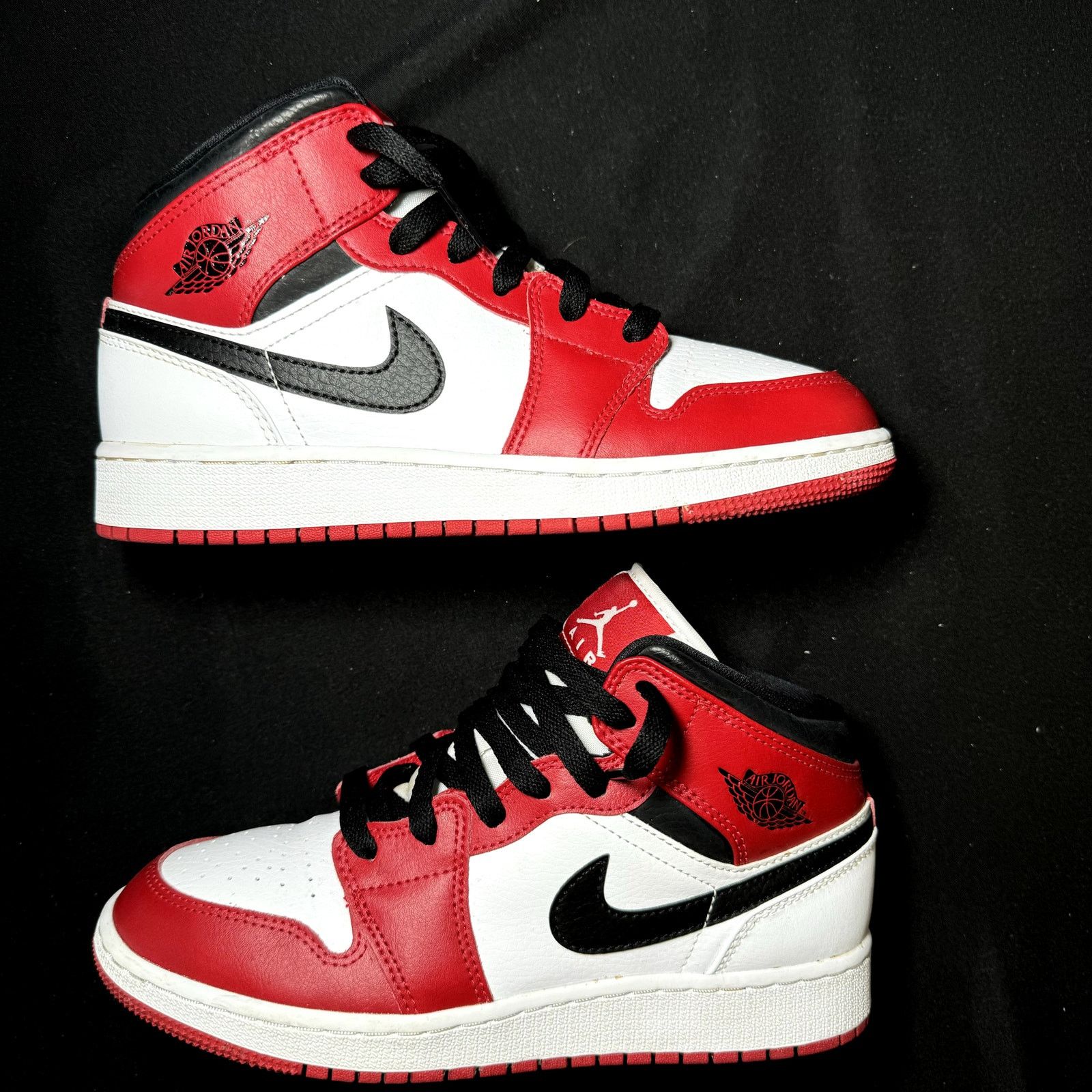 Jordan Brand × Nike Nike Air Jordan 1 Mid GS Chicago Men's Shoes - Size 5.5 Size US 5.5 / EU 38 - 2 Thumbnail