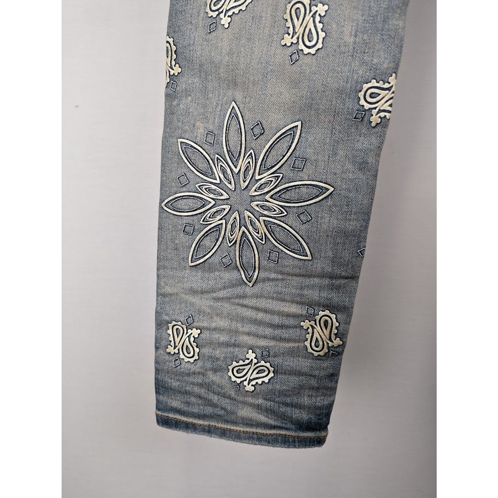 Amiri o1rshd1 Q:2 / Flocked Bandana Jeans in Clay Indigo Size US 31 - 15 Thumbnail