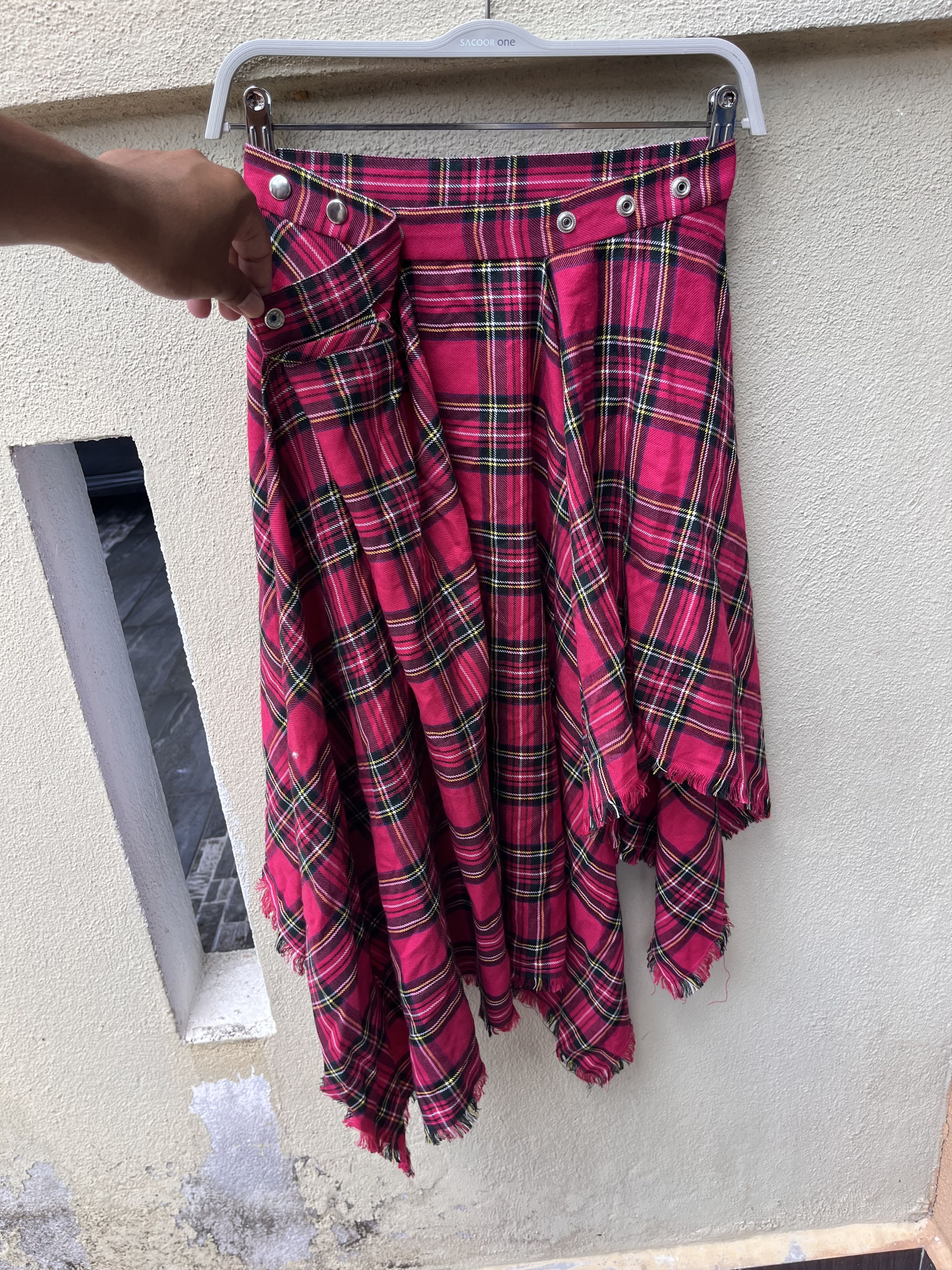 Seditionaries Sexy dynamite pink tartan assymetrical skirt Size 26" / US 2 / IT 38 - 6 Thumbnail